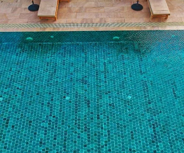 Leenova Place Hotel *