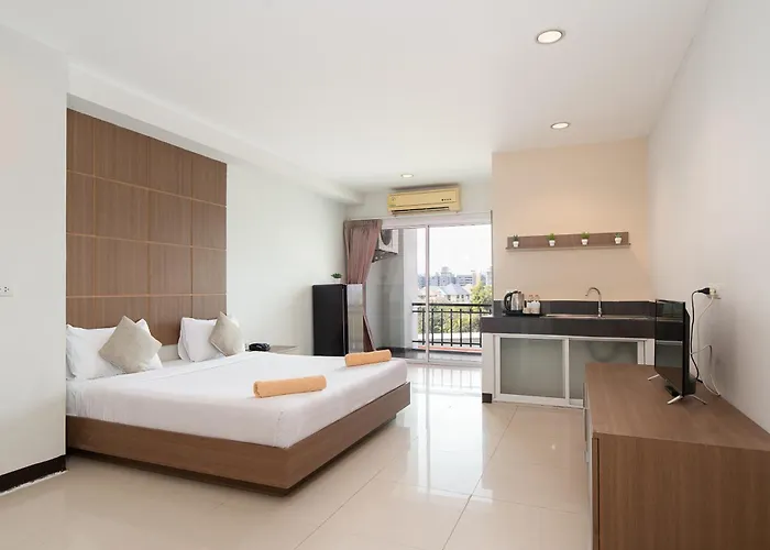 Hotel Leenova Place *