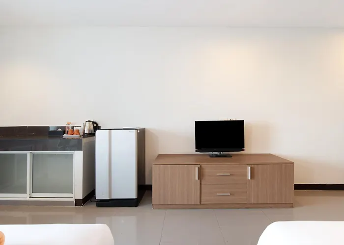 Leenova Place Hotel