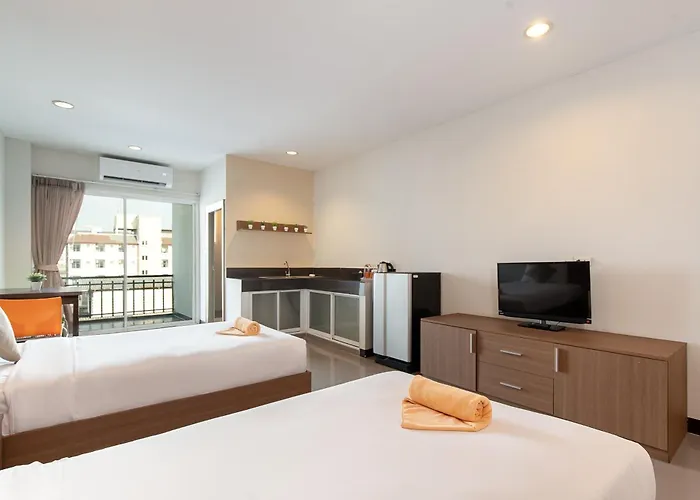 Hotel Leenova Place *